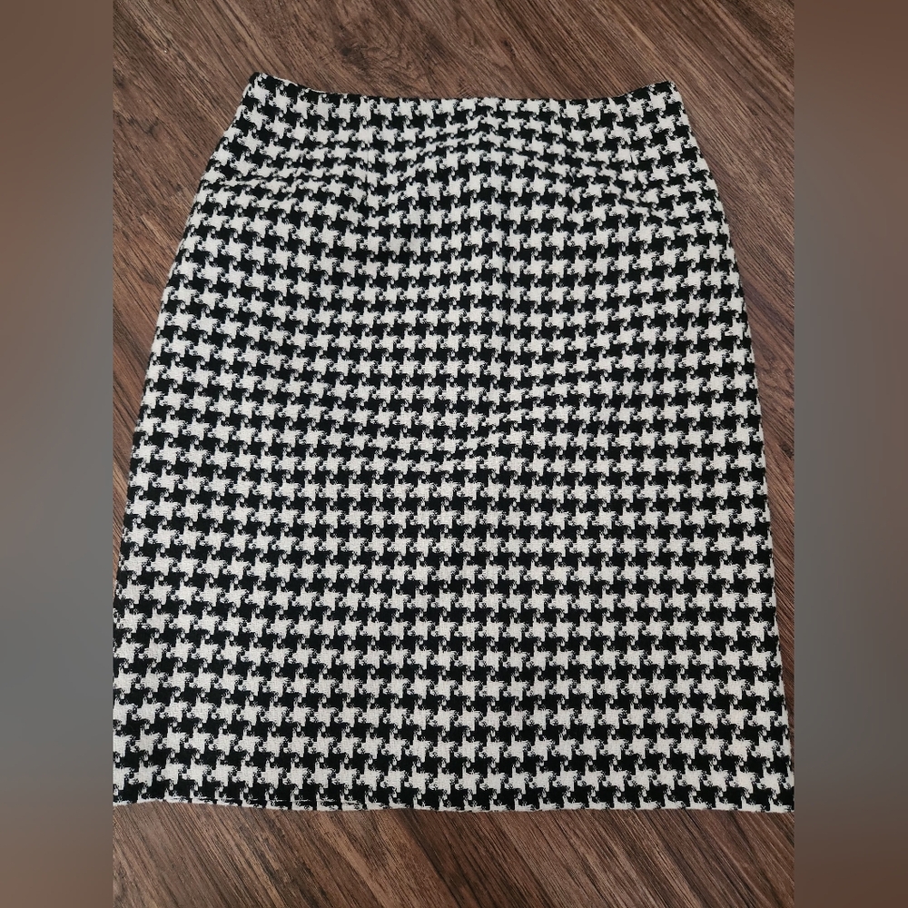 Vintage Classic Black and White Houndstooth Skirt